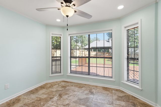 18 Blue Mountain Dr, Maumelle, AR 72113