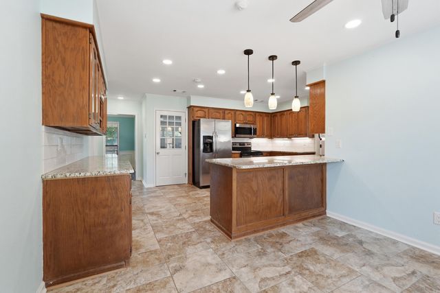 18 Blue Mountain Dr, Maumelle, AR 72113