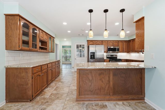 18 Blue Mountain Dr, Maumelle, AR 72113