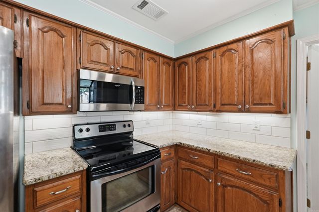 18 Blue Mountain Dr, Maumelle, AR 72113
