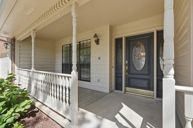 18 Blue Mountain Dr, Maumelle, AR 72113