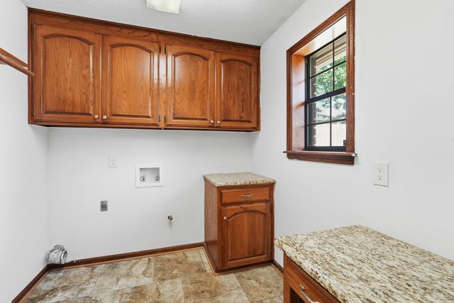 18 Blue Mountain Dr, Maumelle, AR 72113
