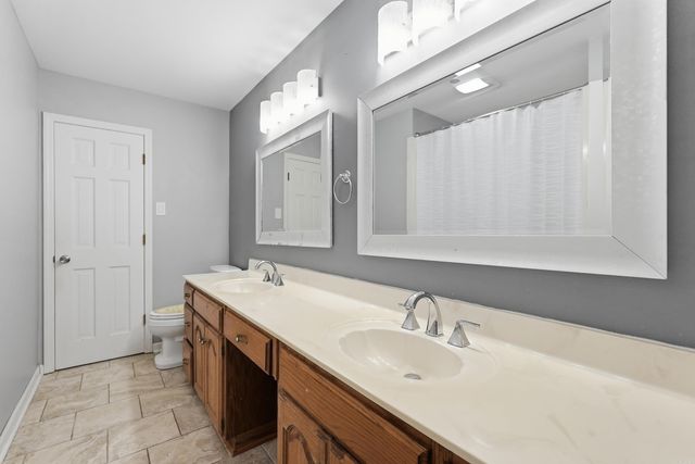 18 Blue Mountain Dr, Maumelle, AR 72113