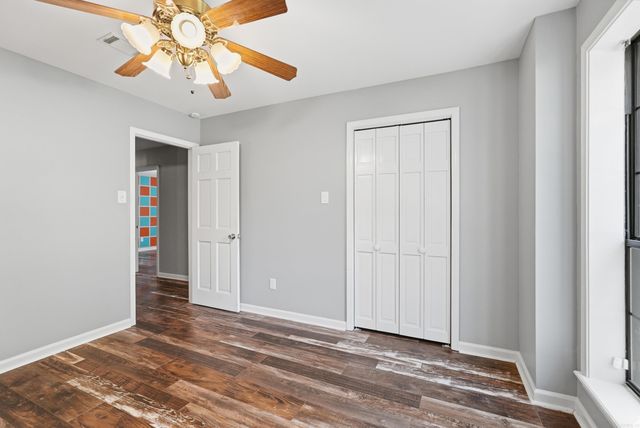 18 Blue Mountain Dr, Maumelle, AR 72113