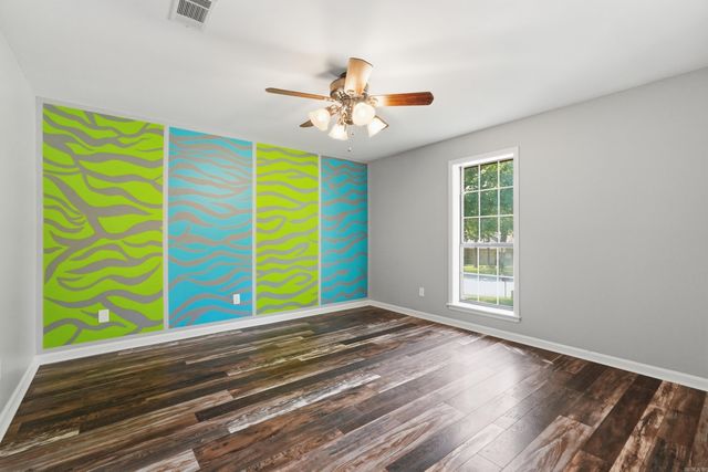 18 Blue Mountain Dr, Maumelle, AR 72113