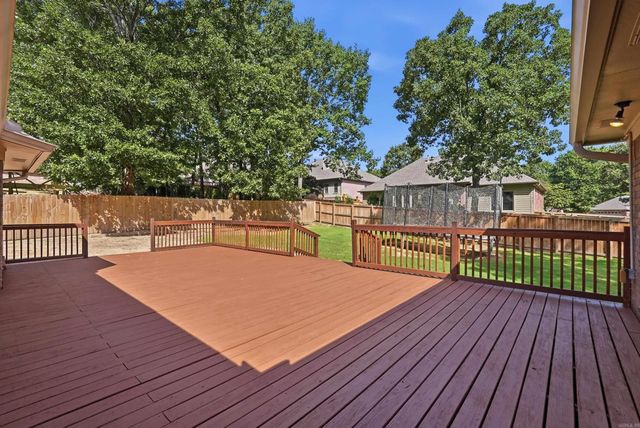 18 Blue Mountain Dr, Maumelle, AR 72113