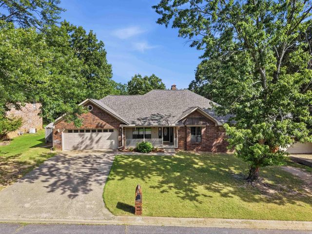 18 Blue Mountain Dr, Maumelle, AR 72113