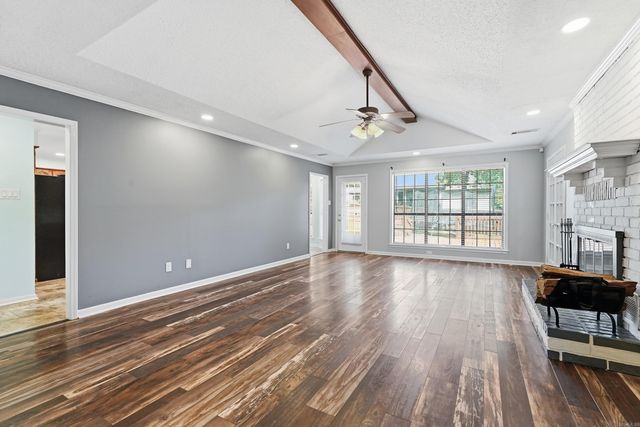 18 Blue Mountain Dr, Maumelle, AR 72113