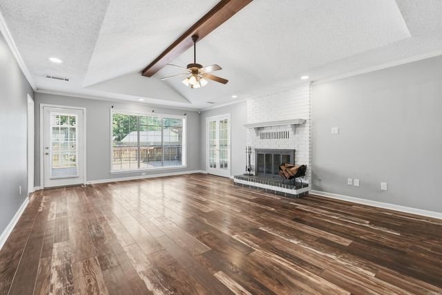 18 Blue Mountain Dr, Maumelle, AR 72113