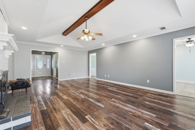 18 Blue Mountain Dr, Maumelle, AR 72113