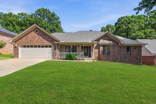 18 Blue Mountain Dr, Maumelle, AR 72113
