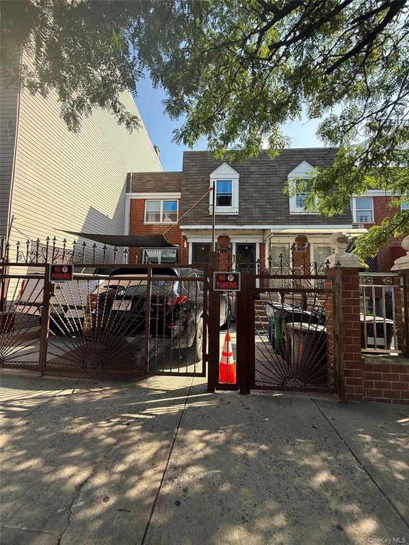 149 Central Avenue, Brooklyn, NY 11221