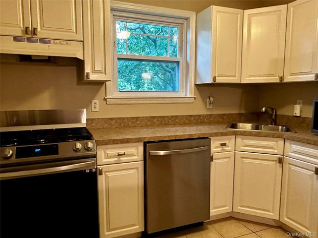249 Fairharbor Drive 249, Patchogue, NY 11772