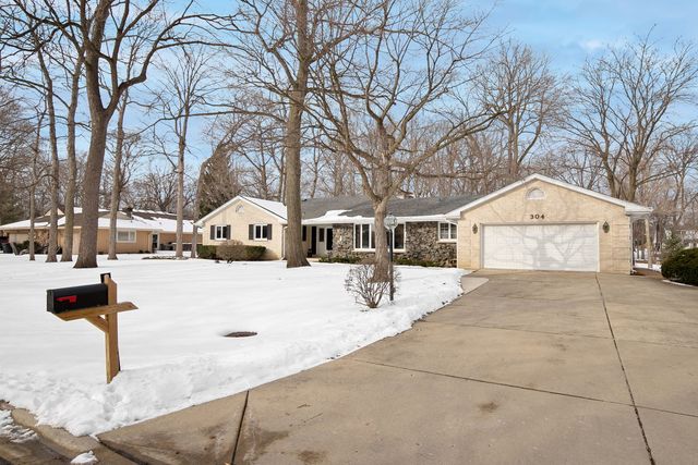304 E Tall Trees Lane, Palatine, IL 60067