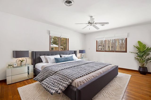 304 E Tall Trees Lane, Palatine, IL 60067