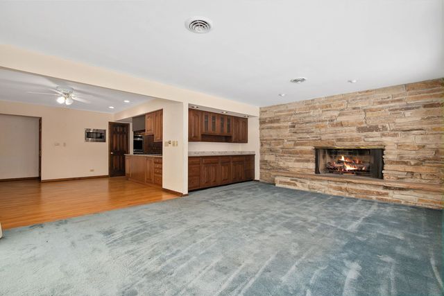 304 E Tall Trees Lane, Palatine, IL 60067