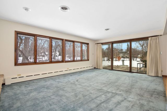 304 E Tall Trees Lane, Palatine, IL 60067