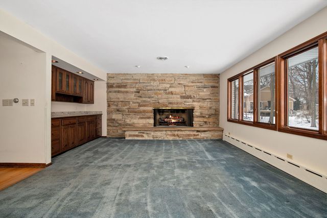 304 E Tall Trees Lane, Palatine, IL 60067