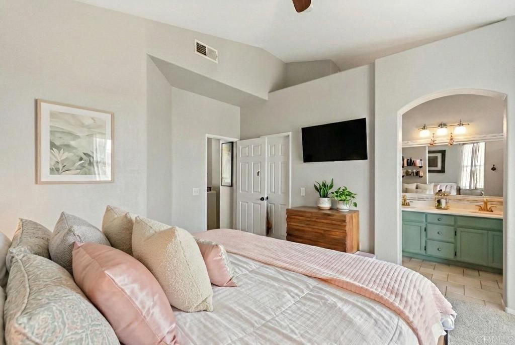 Image 23 of property listing at 537 Sweet Pea Place, Encinitas, CA 92024