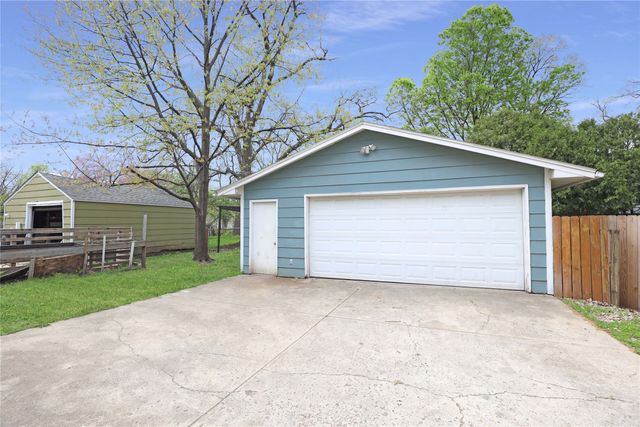 2704 50th Street, Des Moines, IA 50310