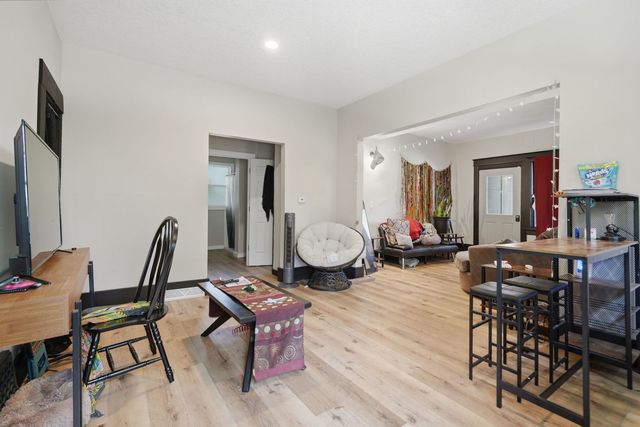 1522 Bridge Avenue, Davenport, IA 52803