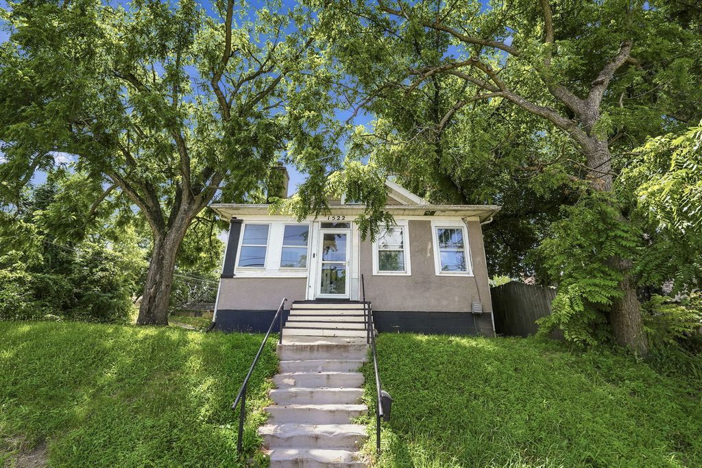 1522 Bridge Avenue, Davenport, IA 52803