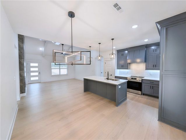 4 Bayloch Lane, Bella Vista, AR 72715