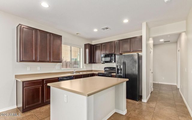 34564 N MIRANDESA Drive, San Tan Valley, AZ 85143