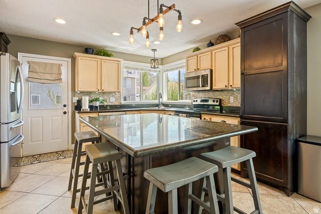 548 N 990 E, Pleasant Grove, UT 84062