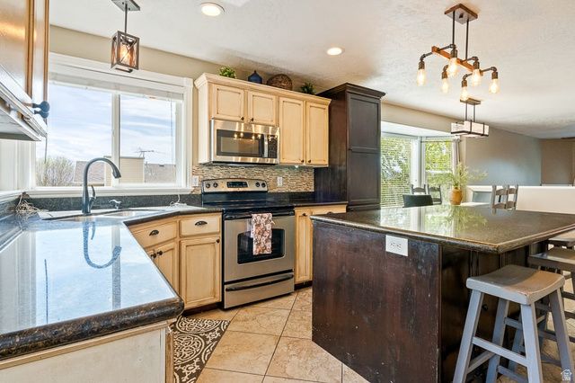 548 N 990 E, Pleasant Grove, UT 84062