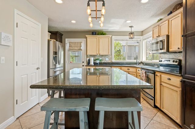 548 N 990 E, Pleasant Grove, UT 84062