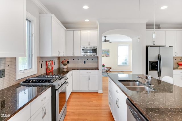 100 Maywood Way, Chapel Hill, NC 27516