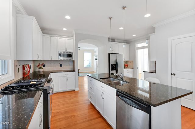 100 Maywood Way, Chapel Hill, NC 27516