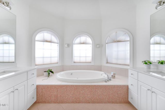 100 Maywood Way, Chapel Hill, NC 27516