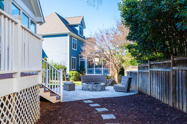 100 Maywood Way, Chapel Hill, NC 27516