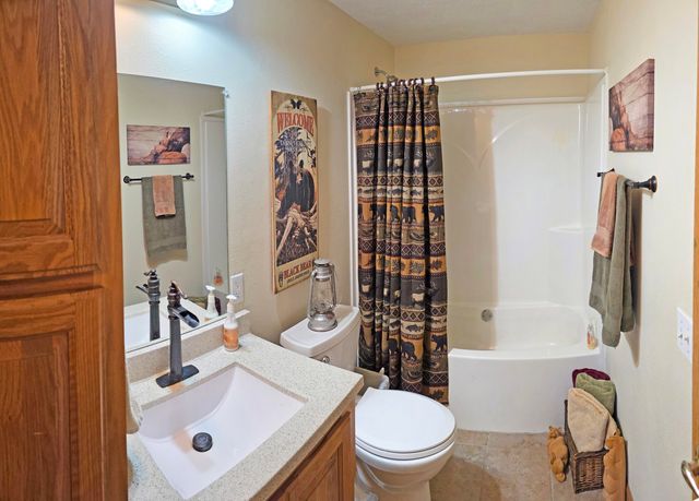 235 Iowa Colony Road, Hollister, MO 65672