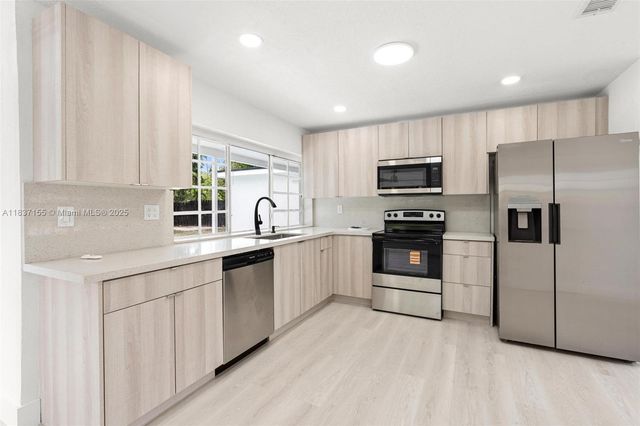 6091 NW 19th St, Sunrise, FL 33313