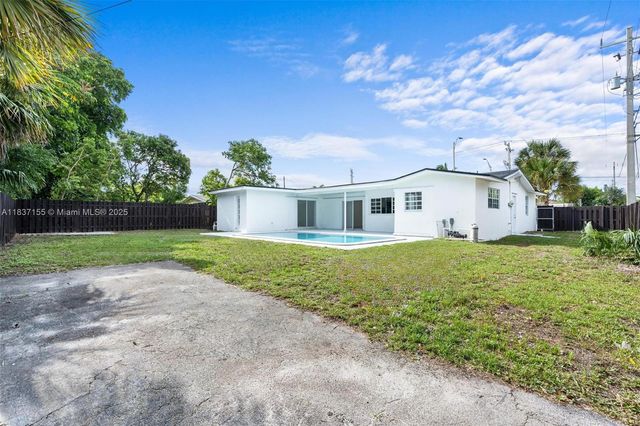 6091 NW 19th St, Sunrise, FL 33313
