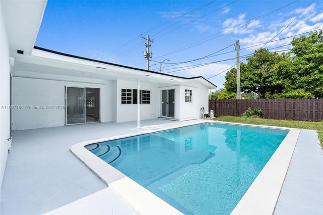 6091 NW 19th St, Sunrise, FL 33313