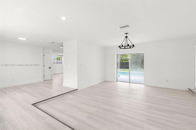 6091 NW 19th St, Sunrise, FL 33313