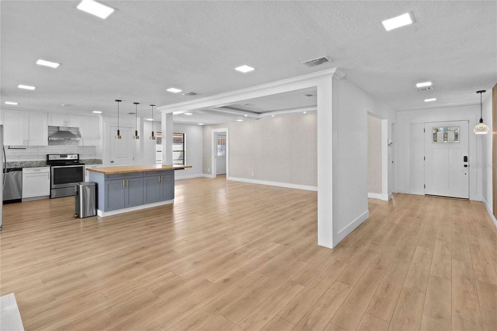 Image 11 of property listing at 14910 WINTERWIND DRIVE, Tampa, FL 33624