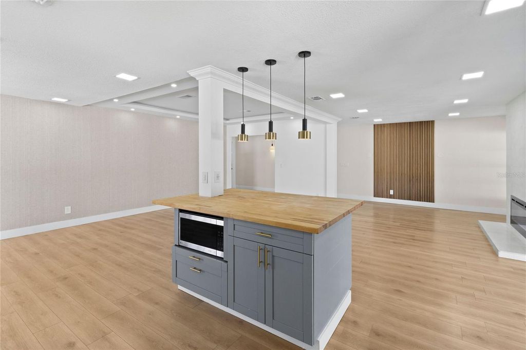 Image 13 of property listing at 14910 WINTERWIND DRIVE, Tampa, FL 33624