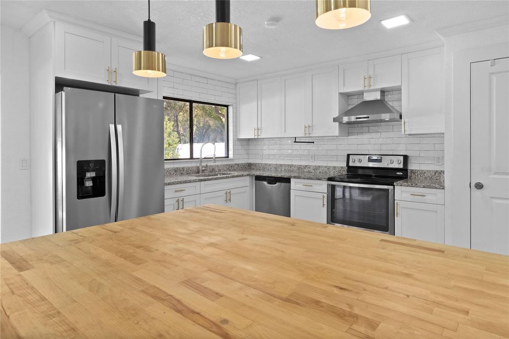 Image 15 of property listing at 14910 WINTERWIND DRIVE, Tampa, FL 33624