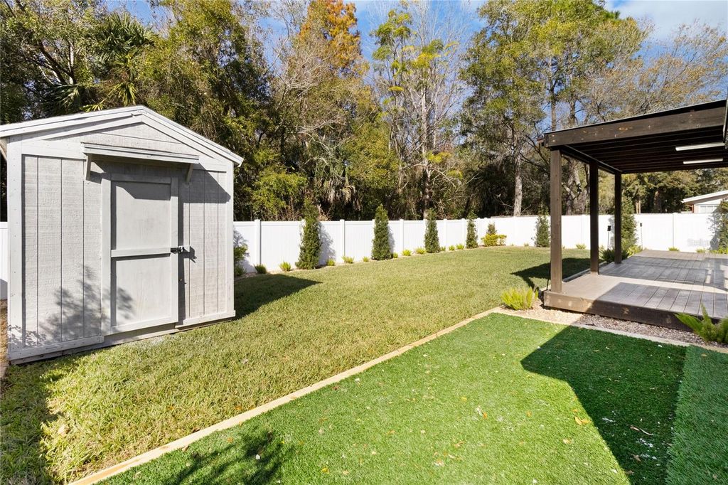 Image 40 of property listing at 14910 WINTERWIND DRIVE, Tampa, FL 33624