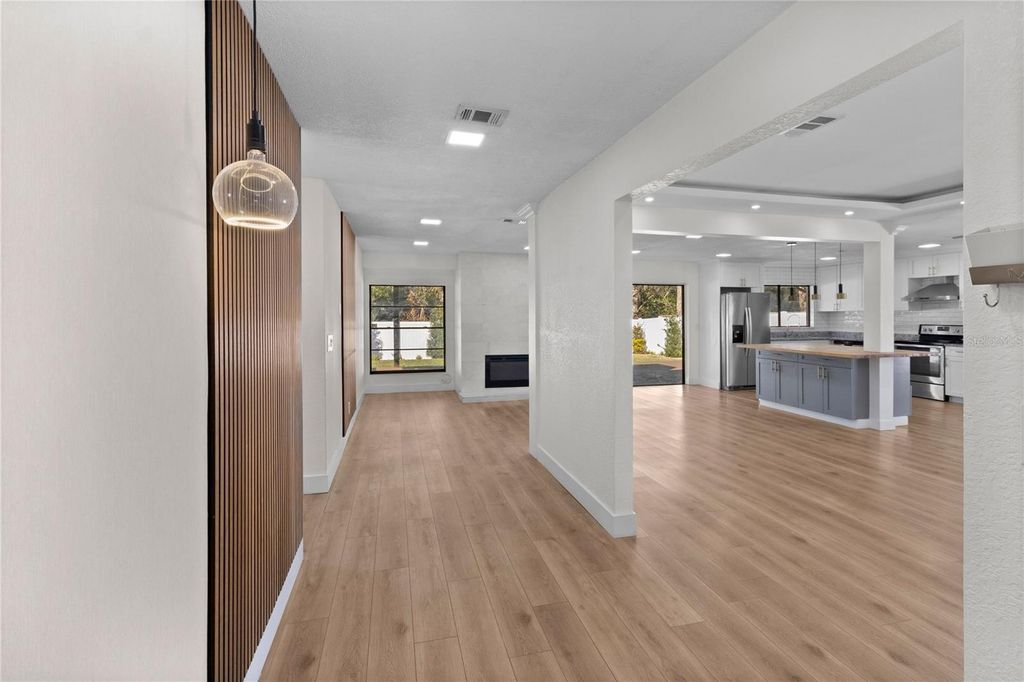 Image 10 of property listing at 14910 WINTERWIND DRIVE, Tampa, FL 33624