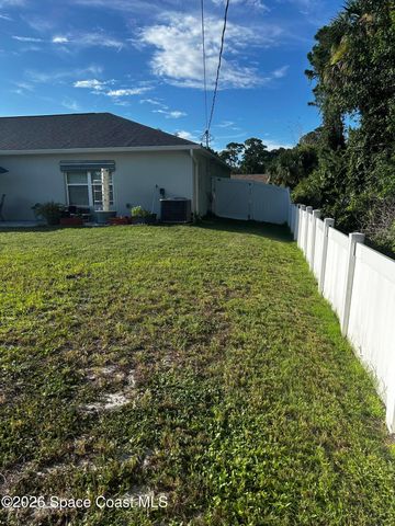 598 Brickell Street SE, Melbourne, FL 32908