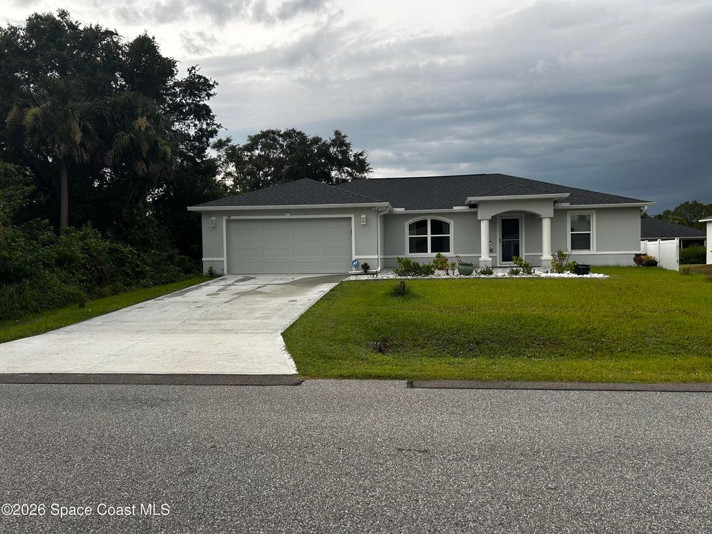 598 Brickell Street SE, Melbourne, FL 32908