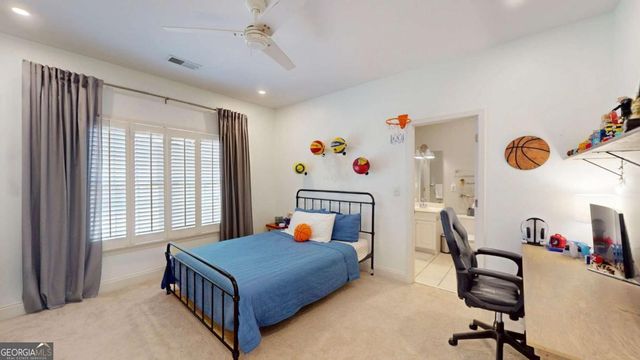 943 Kinghorn Drive NW, Kennesaw, GA 30152