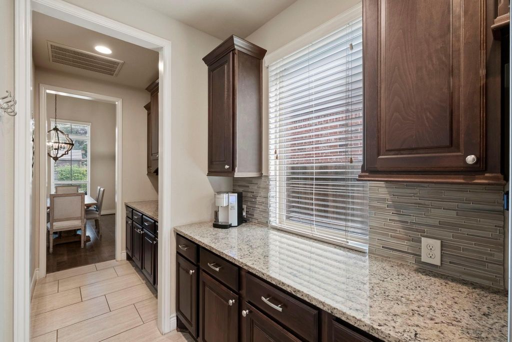 Image 15 of property listing at 70 Genova Way Lane, Missouri City, TX 77459