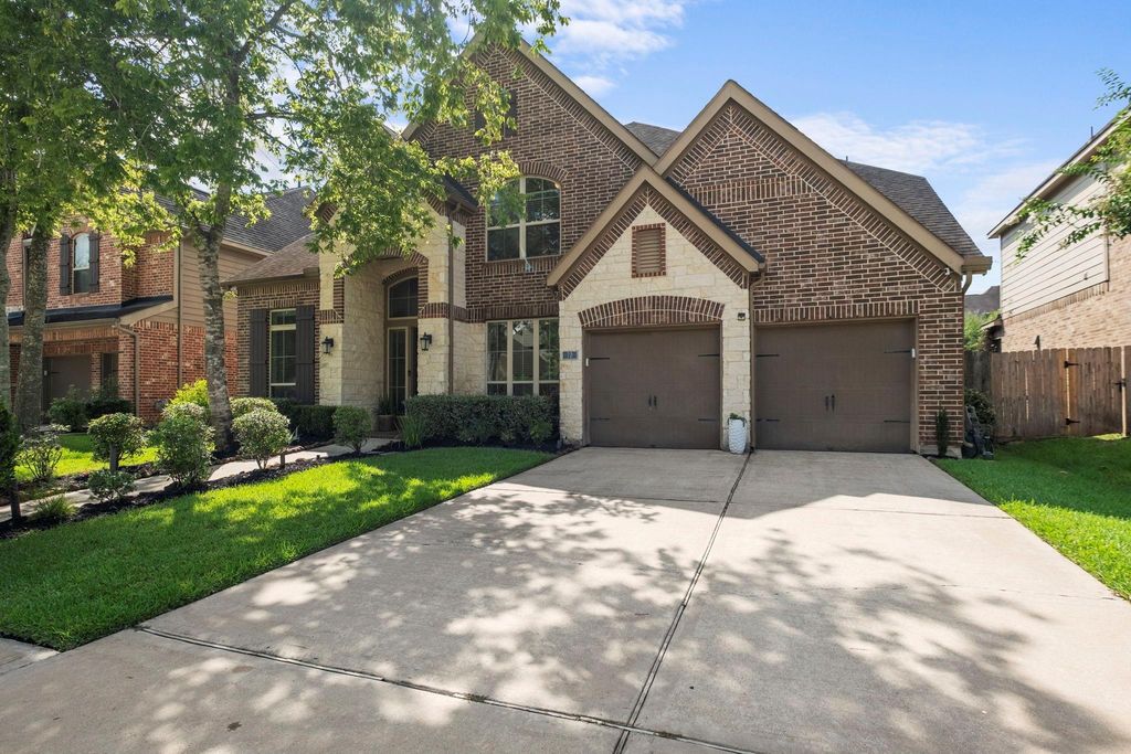 Image 2 of property listing at 70 Genova Way Lane, Missouri City, TX 77459